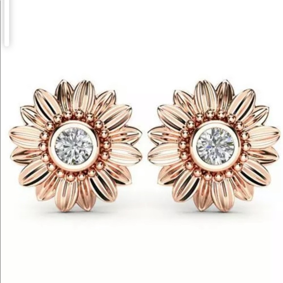 Jewelry - Pretty Rose Gold Rhinestone stud Earrings